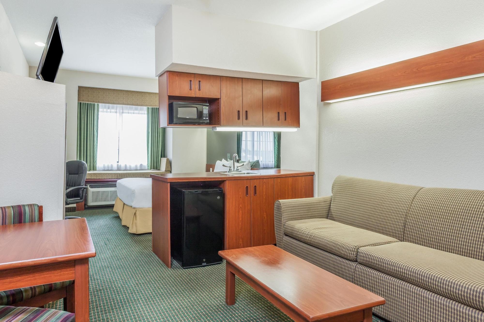 Days Inn By Wyndham Near Kansas Speedway Kansas City Extérieur photo
