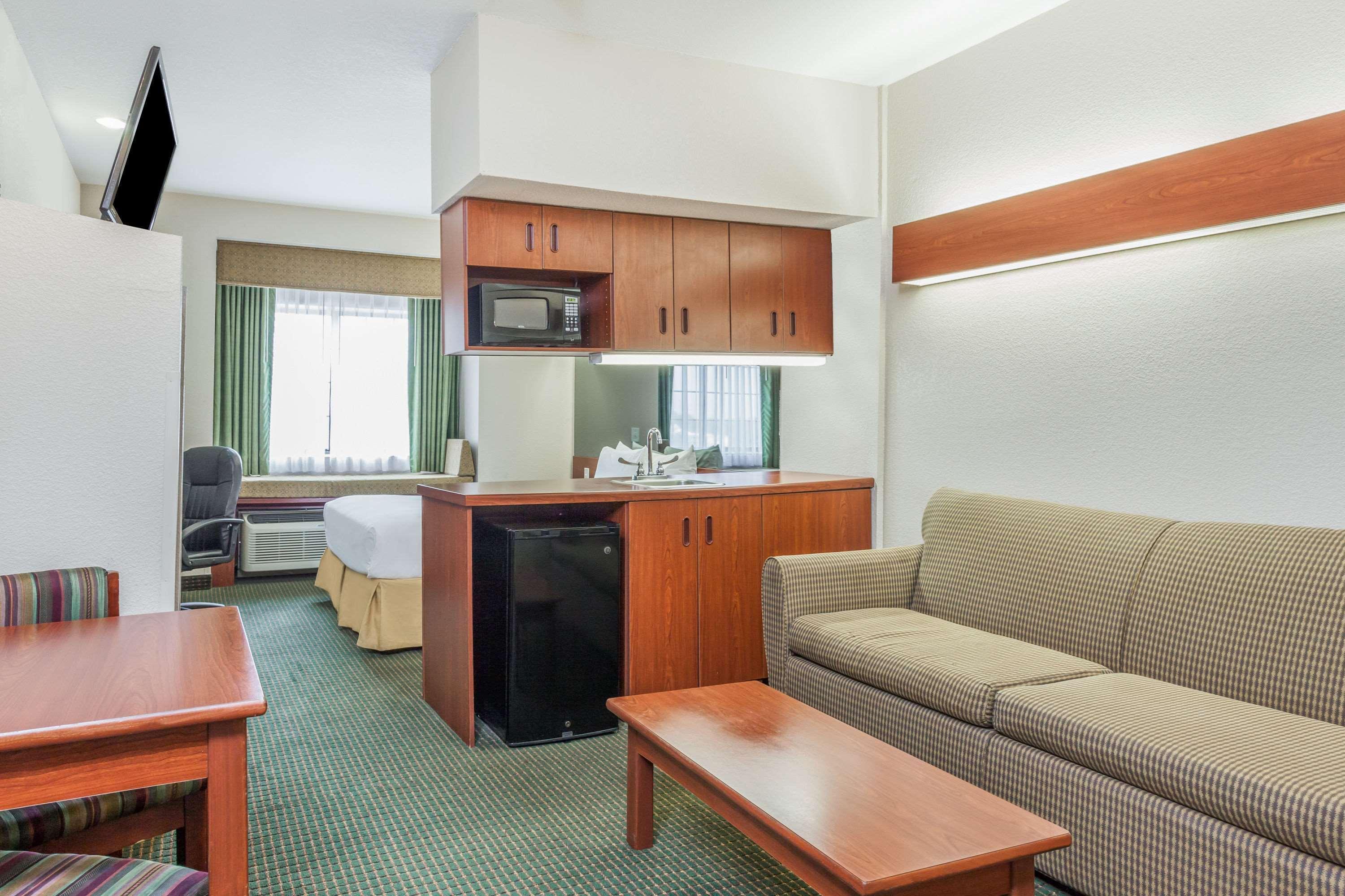 Days Inn By Wyndham Near Kansas Speedway Kansas City Extérieur photo