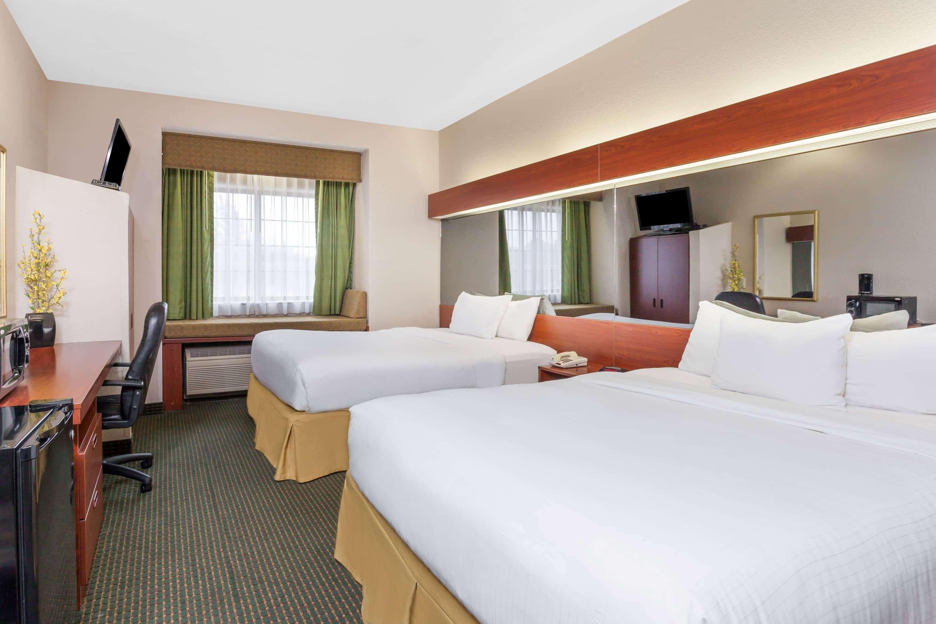 Days Inn By Wyndham Near Kansas Speedway Kansas City Extérieur photo