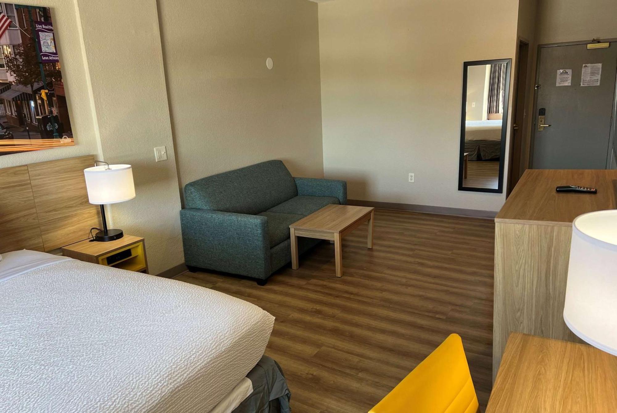 Days Inn By Wyndham Near Kansas Speedway Kansas City Extérieur photo