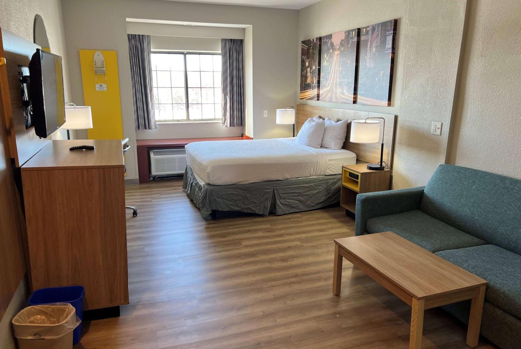 Days Inn By Wyndham Near Kansas Speedway Kansas City Extérieur photo