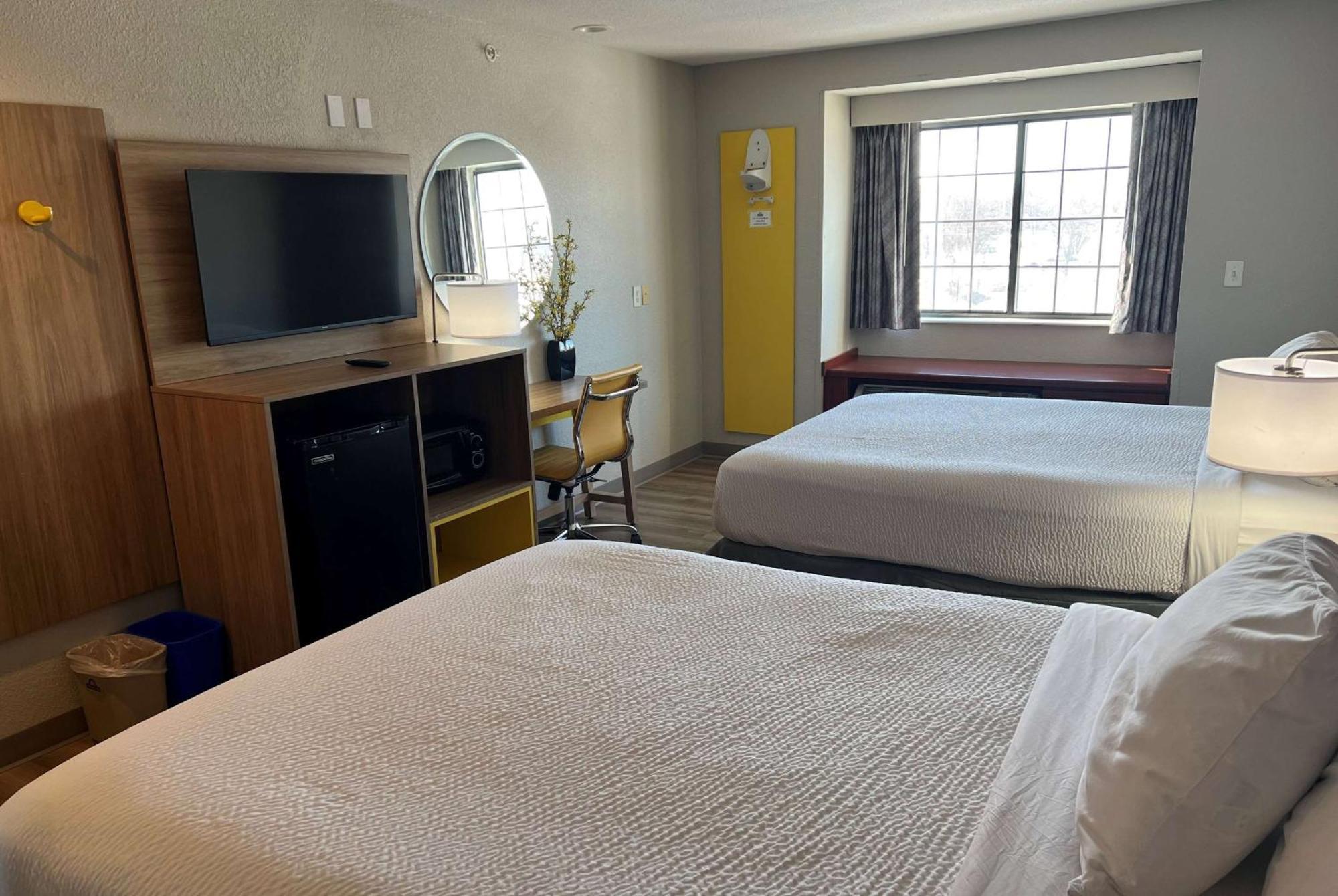 Days Inn By Wyndham Near Kansas Speedway Kansas City Extérieur photo