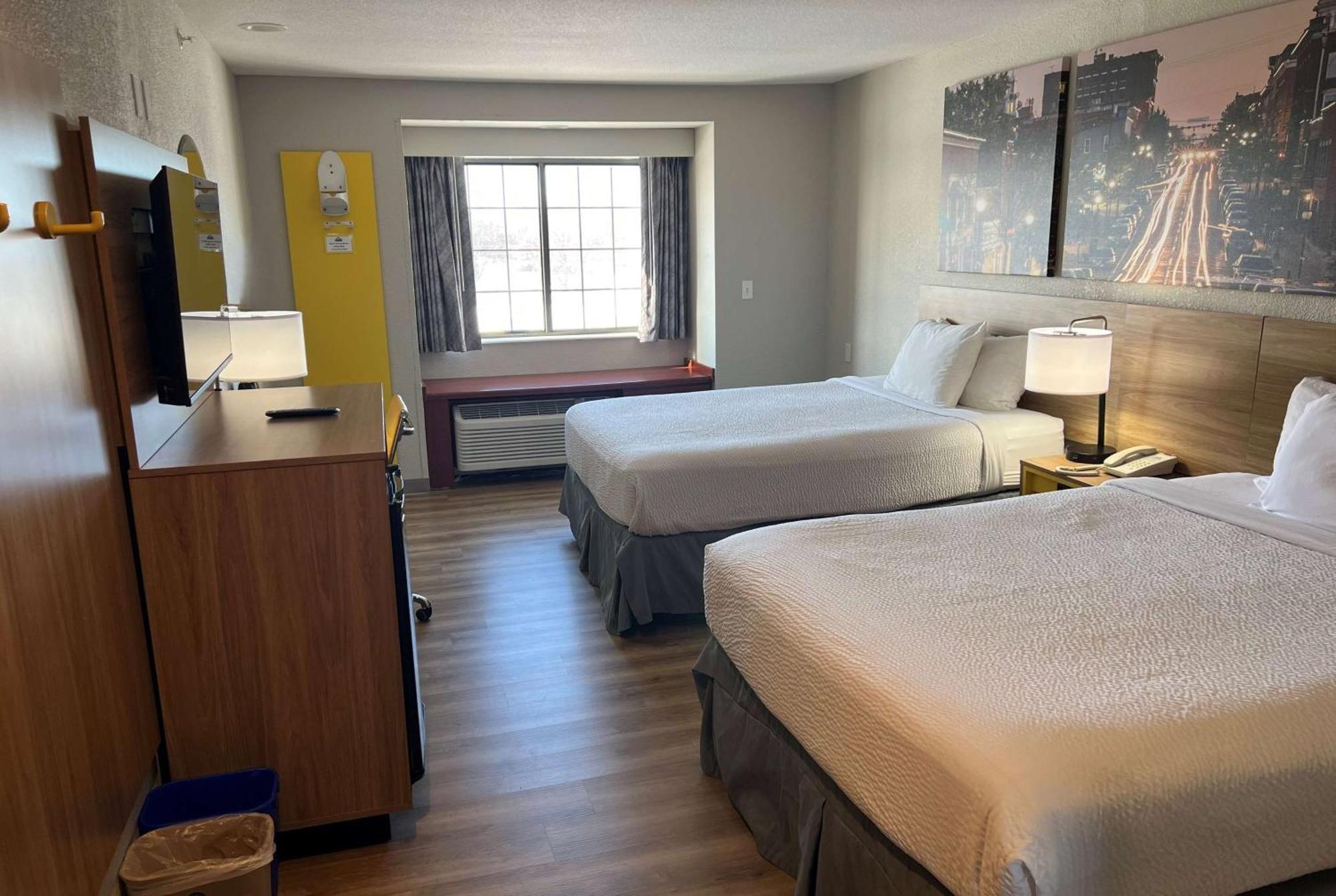 Days Inn By Wyndham Near Kansas Speedway Kansas City Extérieur photo