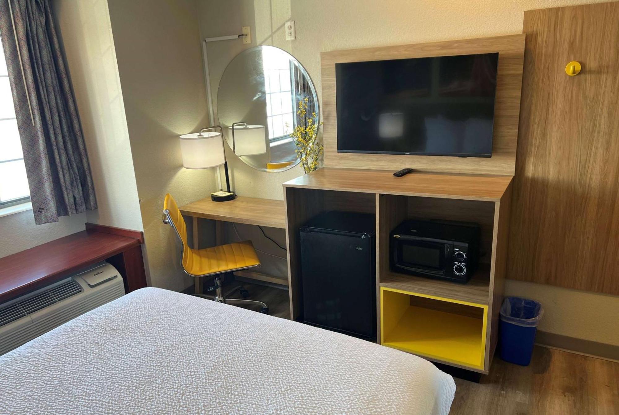 Days Inn By Wyndham Near Kansas Speedway Kansas City Extérieur photo