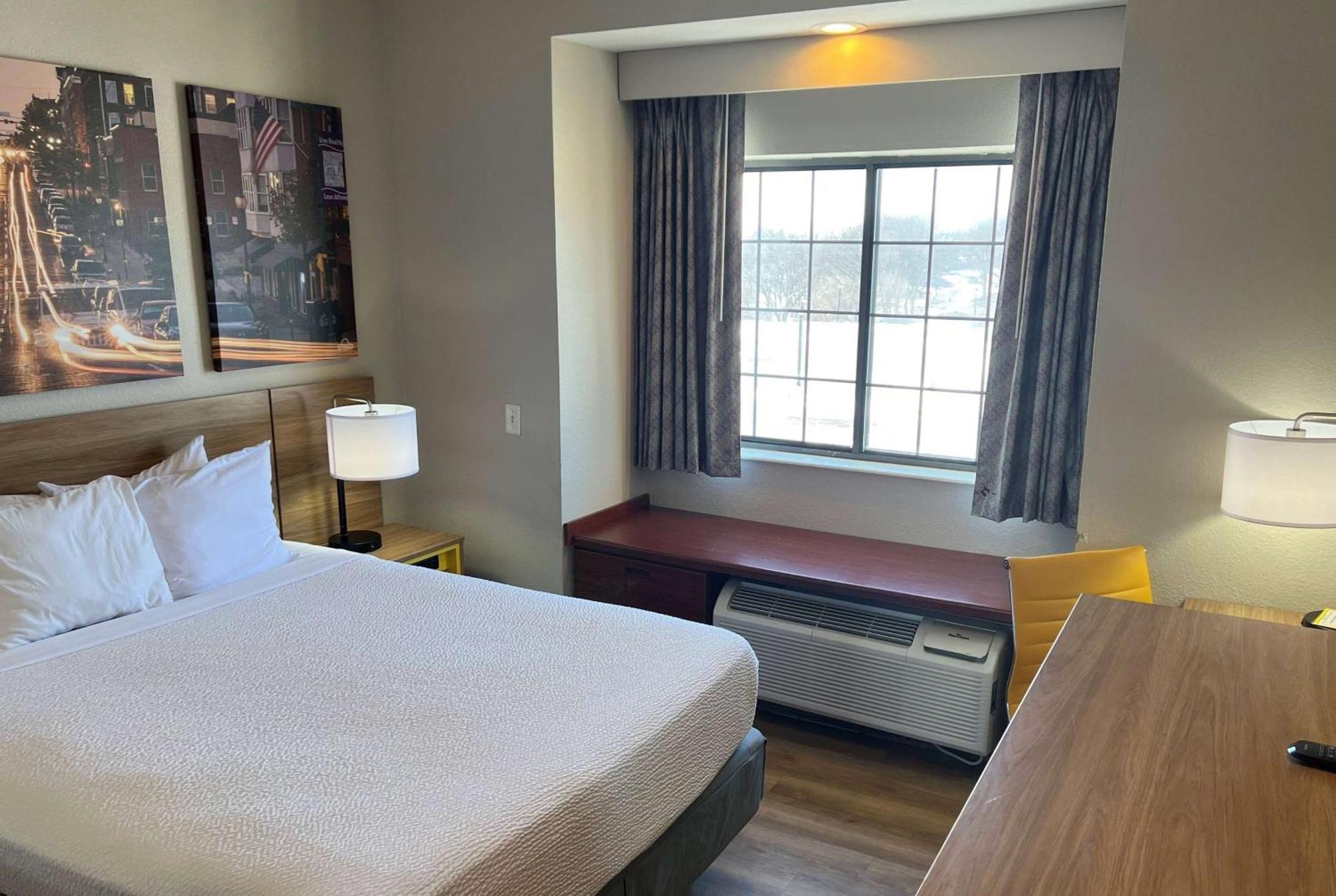 Days Inn By Wyndham Near Kansas Speedway Kansas City Extérieur photo