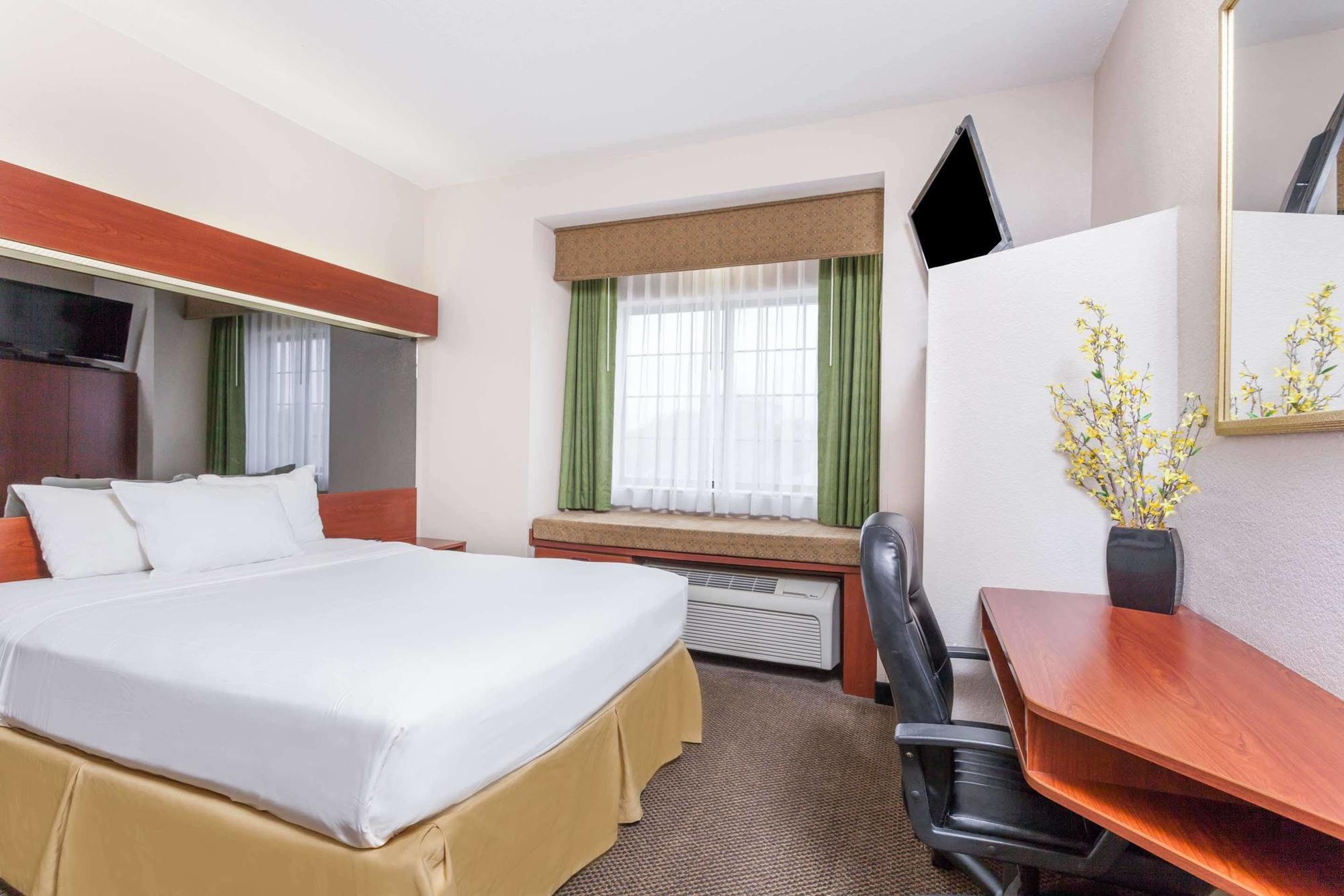 Days Inn By Wyndham Near Kansas Speedway Kansas City Extérieur photo